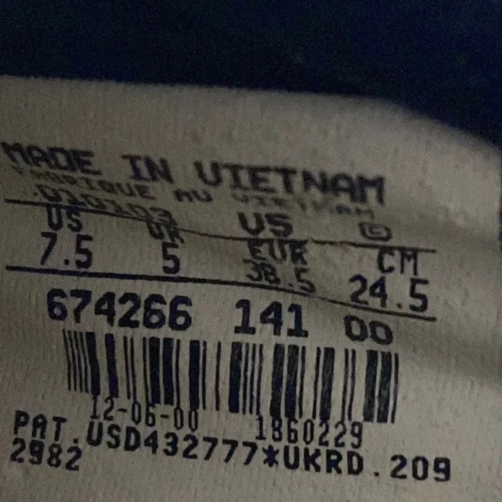 Vintage Y2K Nike Woman Shoes Size 7.5